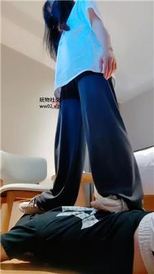 妮蔻脏运动鞋全体重踩踏/骑马闻舔白袜/品尝内裤 bf46592