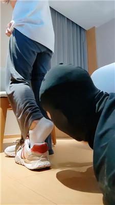 妮蔻脏运动鞋全体重踩踏/骑马闻舔白袜/品尝内裤 bf46592