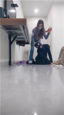 女生也能很暴力双S-袜子塞嘴重度踢踹暴揍下JS241104-20