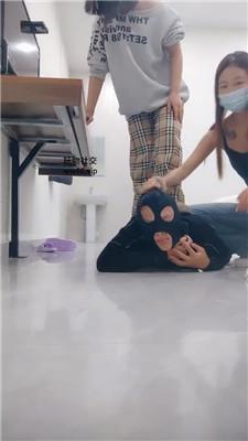 女生也能很暴力双S-袜子塞嘴重度踢踹暴揍下JS241104-20