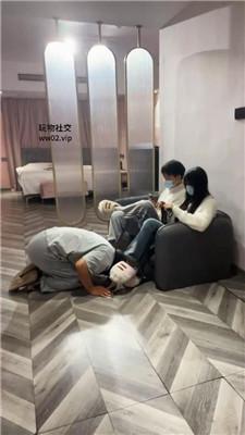 【爱秀套图】【安徽情侣主】虐绿帽-骑马转胯/鞭打/舔脏鞋裸足/混合圣水bf46595