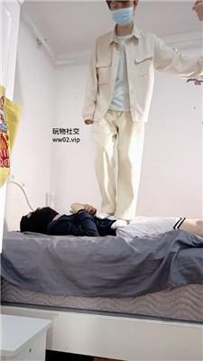 欣欣子情侣主白袜脚全体重踩踏双视角版 JS241117-16