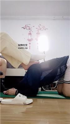 欣欣子情侣主白袜脚全体重踩踏双视角版 JS241117-16