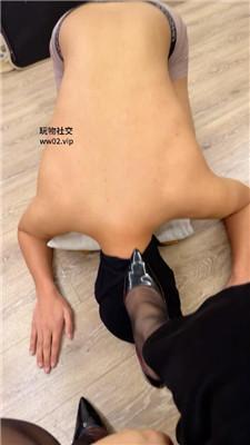 苏冷黑丝高跟美腿踩虐/掐乳 JS241118-13