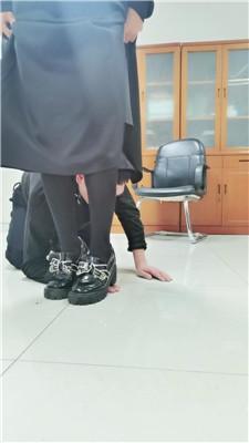 璃茉老师白领S-办公室皮鞋黑袜虐下属上 JS241118-7