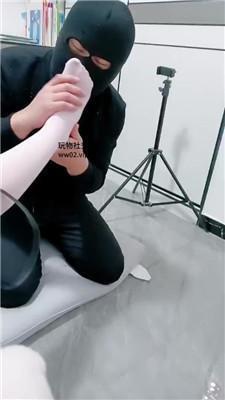 灵儿丝袜美腿踩虐恋足舔 JS241118-2