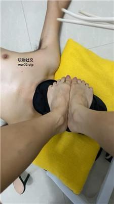 艾黎坐脸窒息/藤条鞭打/高跟踩乳/脚插嘴 JS241117-28