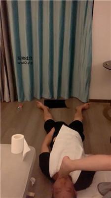 国际重度邢奴演员闻香水/裸足狂舔 bf47131