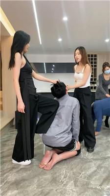 【爱秀套图】【麋鹿银儿】3女S天花板耳光踢头bf47117