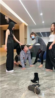 麋鹿银儿3女S天花板耳光踢头 bf47117