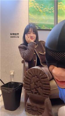 狗哥素人S-臭丝袜脚捂脸窒息/长靴踩虐 bf47112