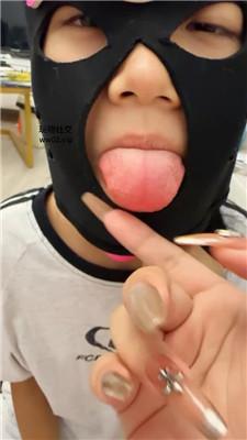 Qi7纹身精神小妹玉足舔/闻白袜 JS241117-5