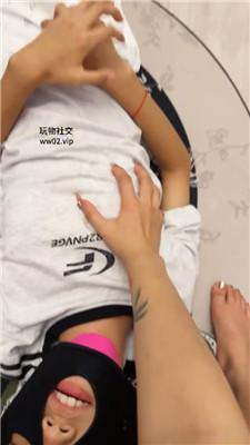 Qi7纹身精神小妹玉足舔/闻白袜 JS241117-5