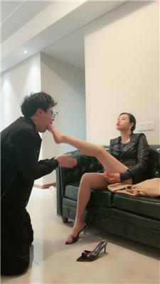 爱丽丝甘愿做茶室女老板的奴隶 bf47106