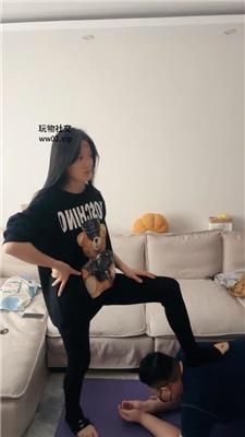 【爱秀套图】【埋汰】运动后玉足踩虐教练奴bf47092