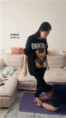 埋汰运动后玉足踩虐教练奴 bf47092