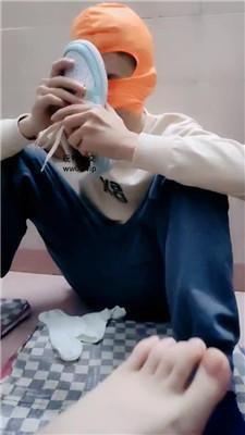 【爱秀套图】【奇了怪了】运动鞋白袜踢裆/鞭打/踩踏/原味气味辱bf47109