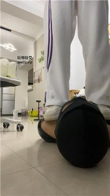 【爱秀套图】【艾黎】掐脖窒息/小白鞋棉袜踩虐/脚插嘴bf47107