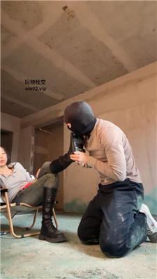 缈缈户外荒地-清理脏长靴/踢踹/脚下喂食 bf47102