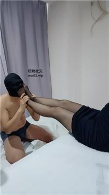 䨮s跪舔黑丝玉足/伺候不好被鞭打 JS241117-2