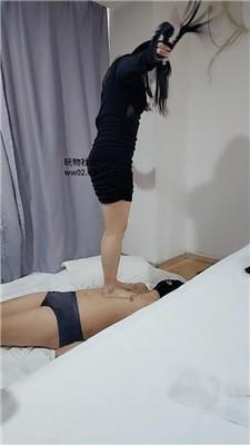 䨮s跪舔黑丝玉足/伺候不好被鞭打 JS241117-2