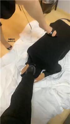 【爱秀套图】【太妹女爹】高跟裸足跪舔/鞭打/灌圣水bf47034