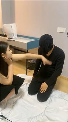 太妹女爹高跟裸足跪舔/鞭打/灌圣水 bf47034