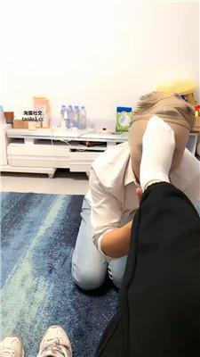 婉婷殿下清理脏鞋/全体重踩踏/sp/伺候沐足 JS241115-35