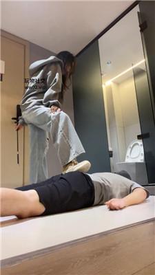 萱萱子吃烟灰/闻超臭棉袜/脏鞋全体重踩踏 bf47039