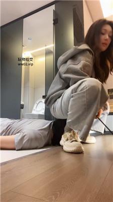 萱萱子吃烟灰/闻超臭棉袜/脏鞋全体重踩踏 bf47039
