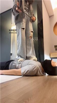 萱萱子吃烟灰/闻超臭棉袜/脏鞋全体重踩踏 bf47039