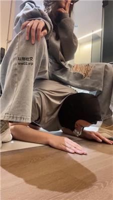 萱萱子吃烟灰/闻超臭棉袜/脏鞋全体重踩踏 bf47039