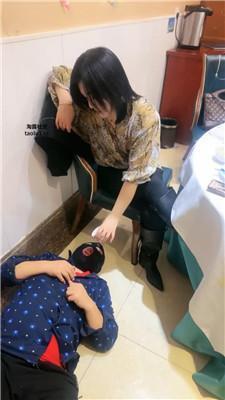 伊潼餐馆包间-吃完饭舔脏鞋臭脚 bf47035