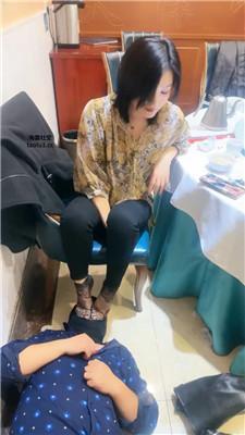 伊潼餐馆包间-吃完饭舔脏鞋臭脚 bf47035