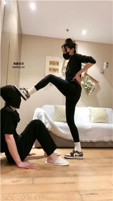 狸狸跪舔鞋底/洗脚水窒息/踩踏裸足碾脸 bf47054