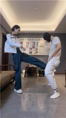 【爱秀套图】【狗哥】气质女神素人S-小白鞋白袜踩/臭脚捂脸窒息bf47063