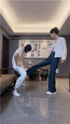 狗哥气质女神素人S-小白鞋白袜踩/臭脚捂脸窒息 bf47063