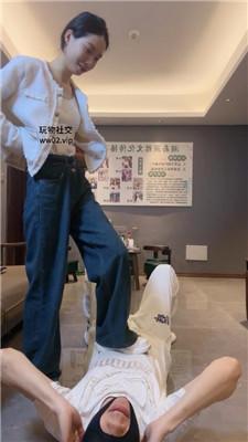 狗哥气质女神素人S-小白鞋白袜踩/臭脚捂脸窒息 bf47063