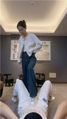 狗哥气质女神素人S-小白鞋白袜踩/臭脚捂脸窒息 bf47063