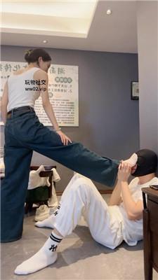 狗哥气质女神素人S-小白鞋白袜踩/臭脚捂脸窒息 bf47063