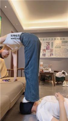 狗哥气质女神素人S-小白鞋白袜踩/臭脚捂脸窒息 bf47063