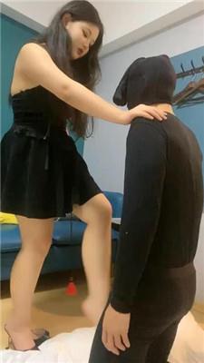 太妹女爹掐乳/吮吸脚趾/灌圣水/反绑虐打 bf47050