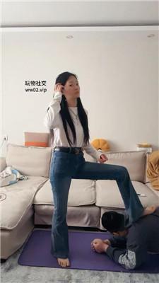 埋汰牛仔裤S玉足踩虐教练奴 bf47056