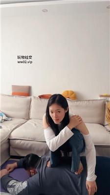 埋汰牛仔裤S玉足踩虐教练奴 bf47056