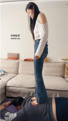 埋汰牛仔裤S玉足踩虐教练奴 bf47056