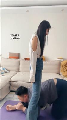 埋汰牛仔裤S玉足踩虐教练奴 bf47056