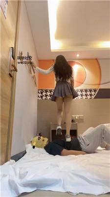 陈甜女帝小白鞋女神物化人体蹦床 bf47064