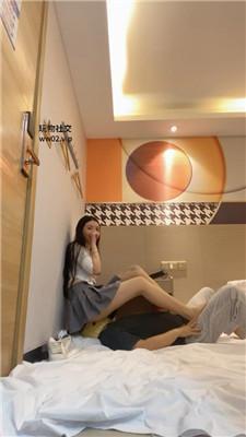 陈甜女帝小白鞋女神物化人体蹦床 bf47064