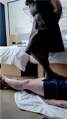 拽拽黑丝高跟玩虐骚狗 JS241021-4