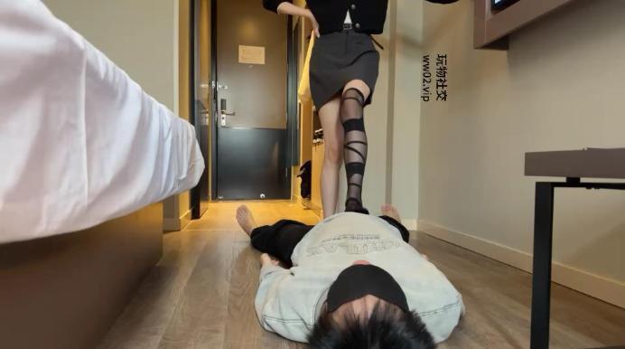 少女救赎性感黑丝裸足踩踏完整版 JS241021-2